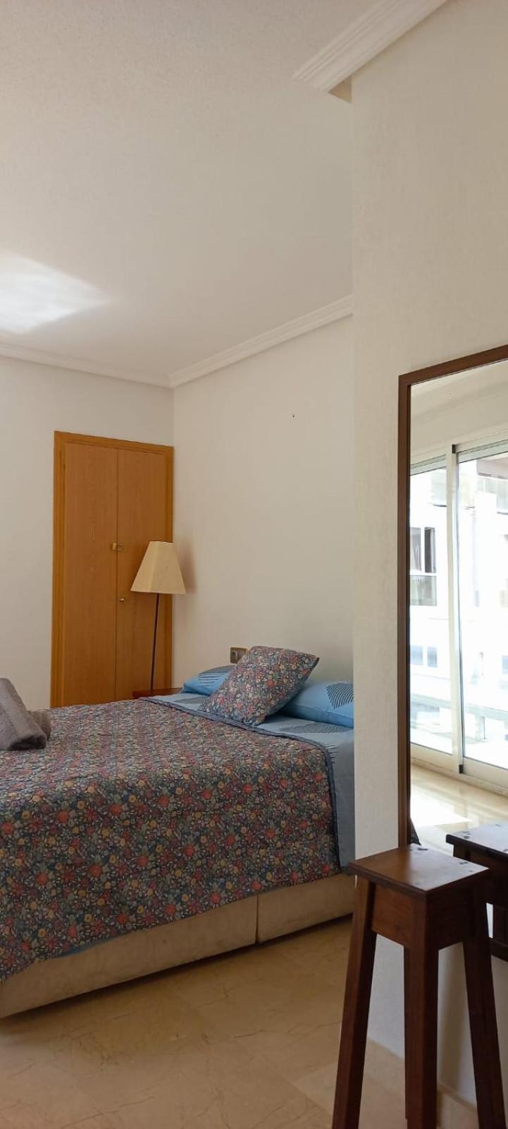 Holiday Centre Deluxe Apartman Alicante Kültér fotó